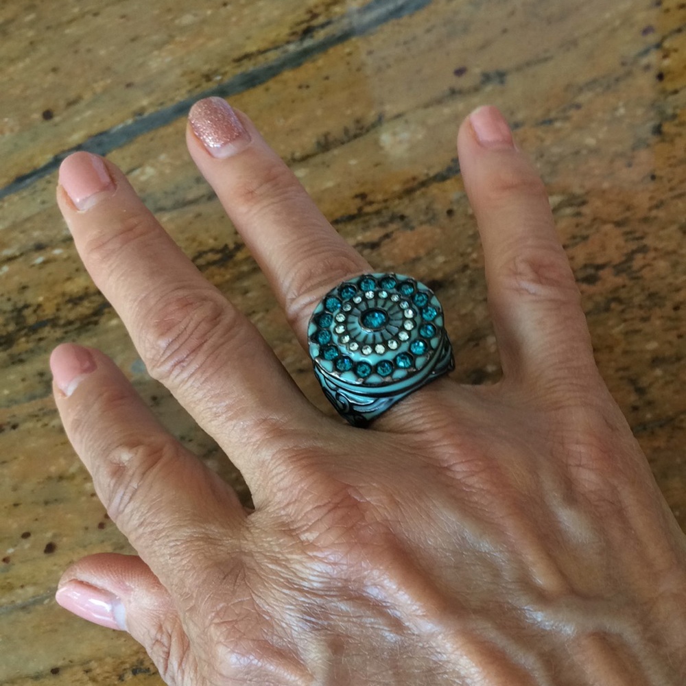Sparkling enamel statement ring - Picture 2 of 4